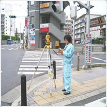 トータルステーションによる観測風景